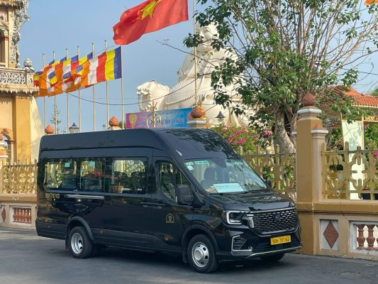 Thuê xe 18 chỗ bao nhiêu tiền 1 ngày
